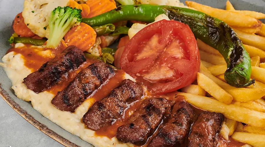 Beğendili Meatballs