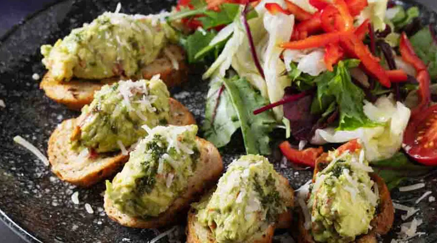 Bruschetta Con Avokado