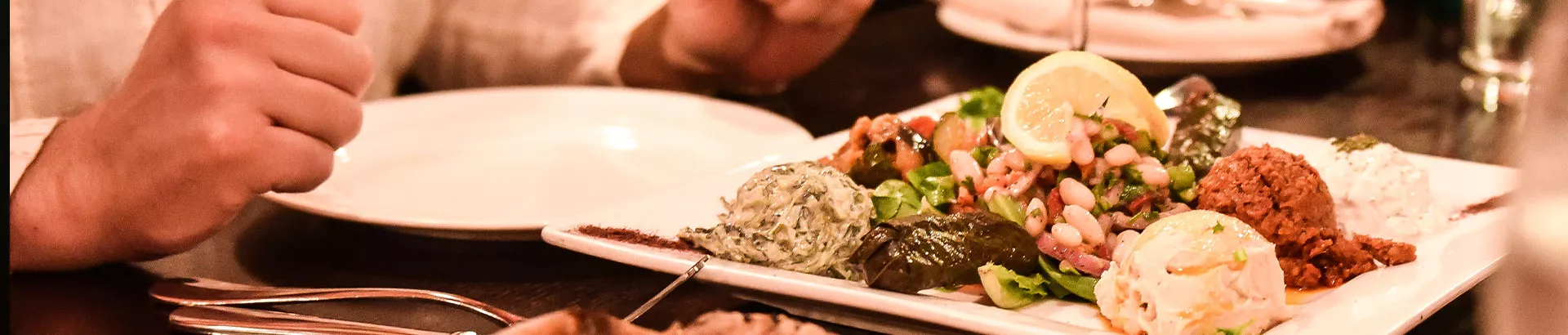 Akşam Yemeği İçin Uygun Fiyatlı Mekanlar: Happy Group’un Keyifli Seçenekleri