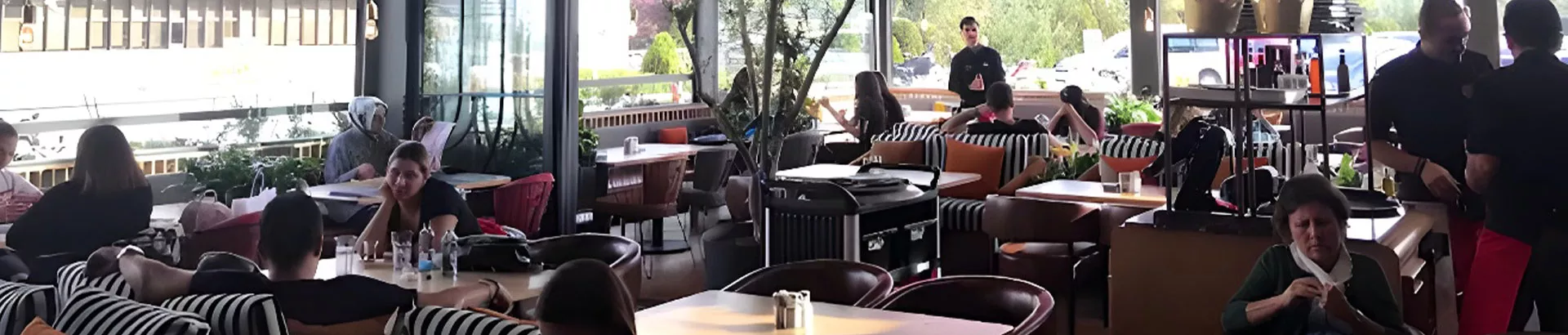 Happy Moon's: Arkadaş Buluşma Mekanı