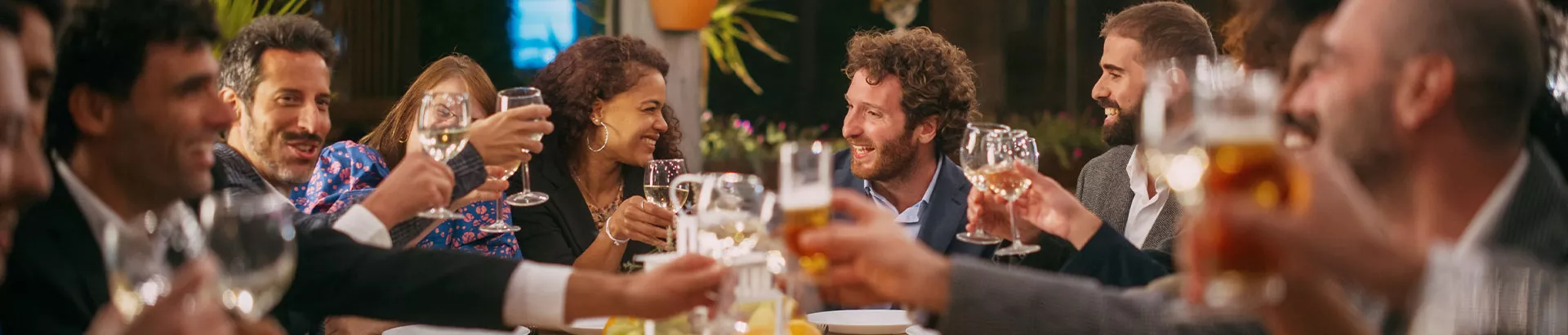 Kalabalık Gruplarla Yemek Yiyebileceğiniz Mekanlar - Happy Group Şube Önerileri