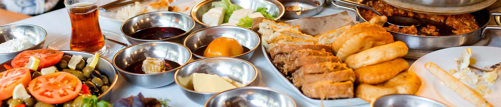 Serpme Kahvaltı Fiyatları ve Değeri: Happy Moon's Farkı