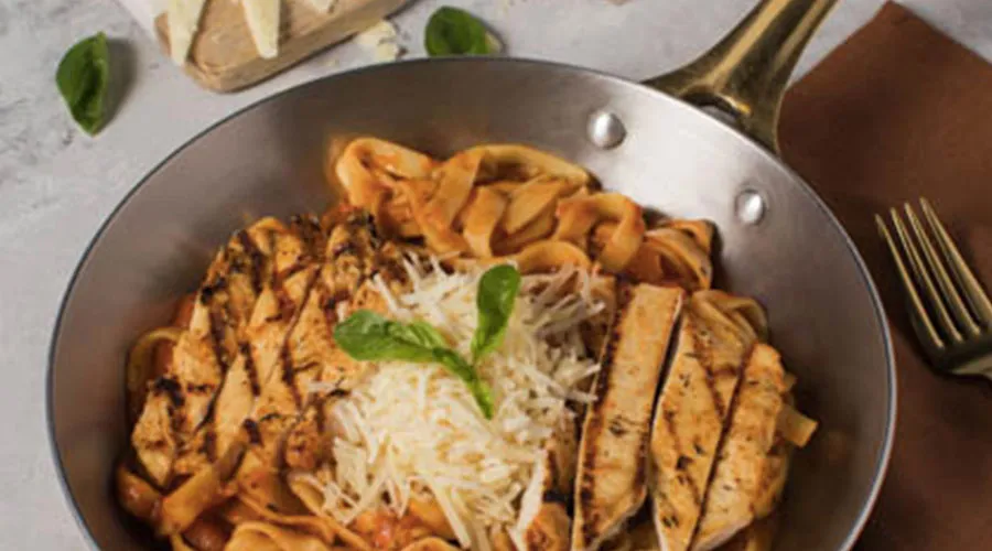 Chicken Fettuccine with Tomato Sauce