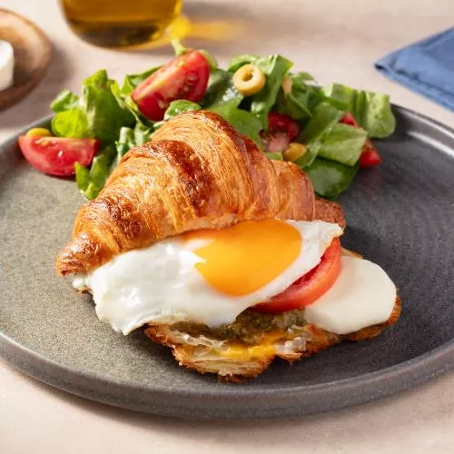 Egg & Caprese Kruvasan