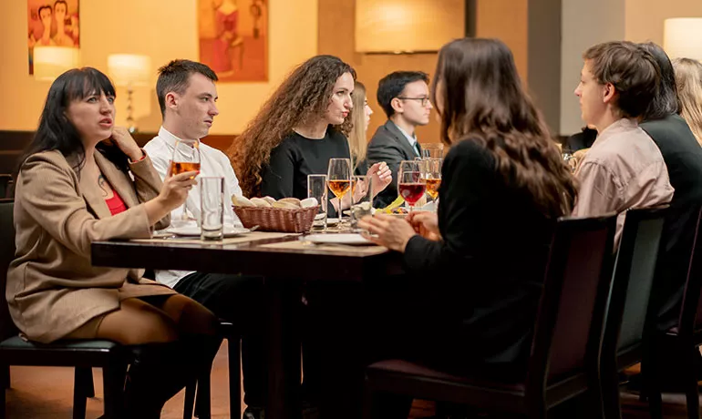 Best Restaurant Options for Business Meals and Corporate Meetings