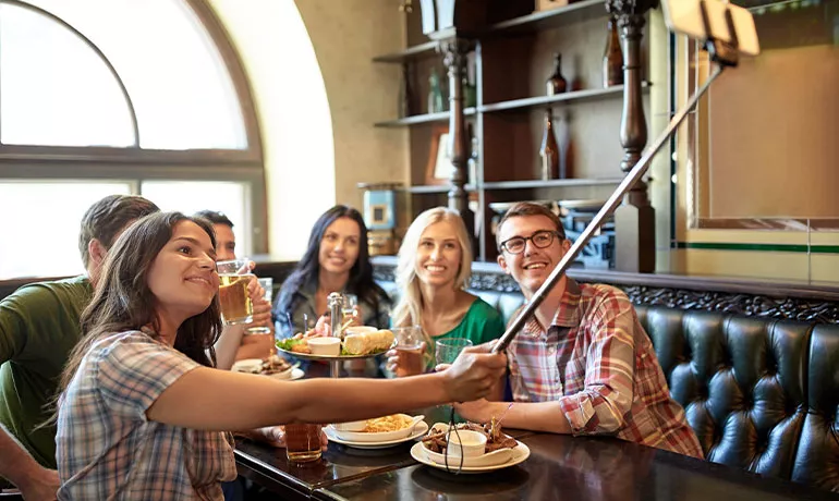 İstanbul’da Kalabalık Arkadaş Grupları İçin En Uygun Mekanlar