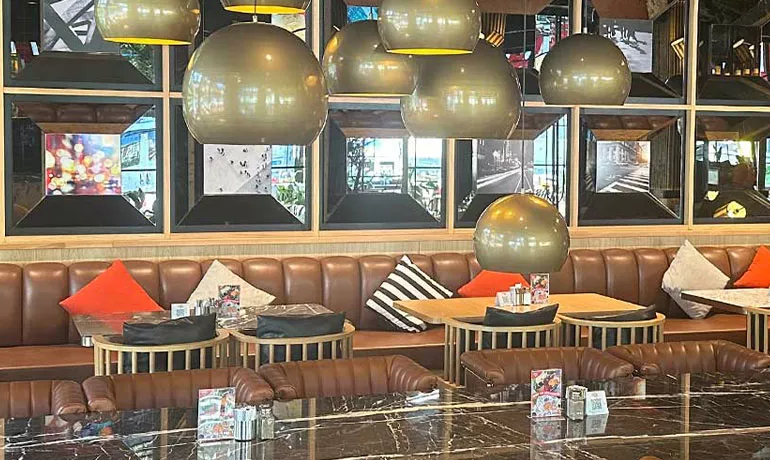 Happy Moon's: Lezzet, Porsiyon ve Atmosferin Adresi