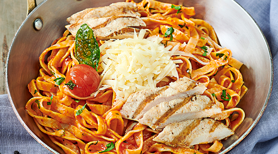 Chicken Fettuccine with Tomato Sauce